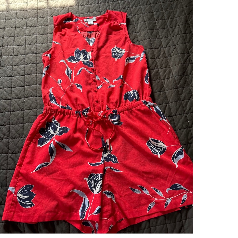 Tabitha Webb Red Floral Sleeveless Romper V-Neck Button Front Size 2‎